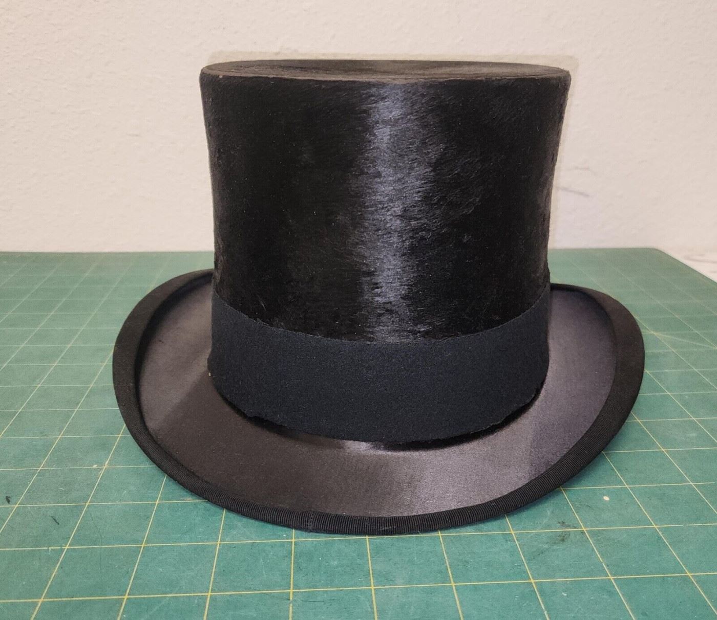 PO9001 Antique Men s Dobb s Fifth Ave Beaver Top Hat with Box circa Early 1900s https://www.ebay.com/str/agesagoestatesales