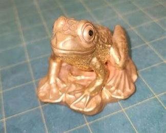 RC9044 Boehm Gem Gold 400 Collection Gold Porcelain Frog w Emerald Eyes https://www.ebay.com/str/agesagoestatesales
