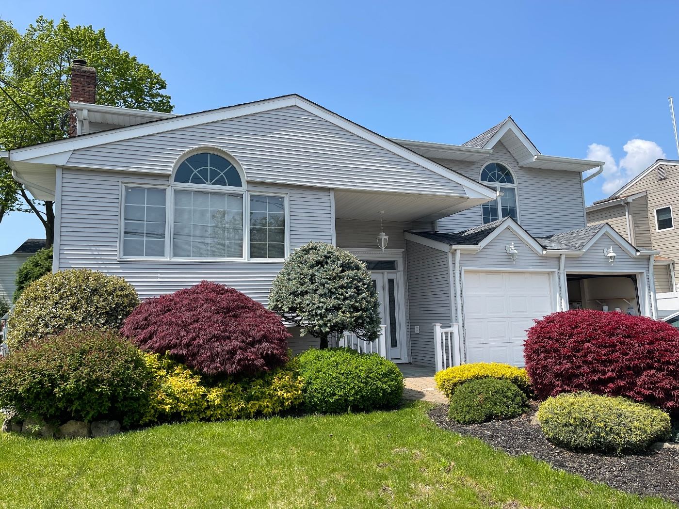 Bellmore Friday Sale!! Beautiful Home Must See starts on 5/12/2023
