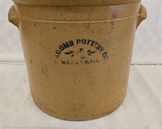 Lot 1020 - Macomb Pottery Co 