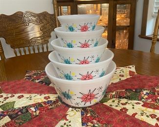 Many decal bowls this federal set with pink atomic decals 
