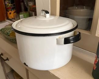 Enamel Pot with Lid