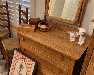 OAK 3 DRAWER STAND WITH MIRROR