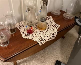 DROP LEAF COFFEE TABLE, LAMP COLLECTION