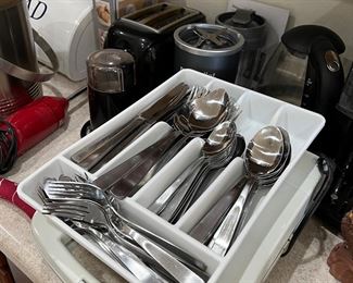 STAINLESS STEEL FLATWARE