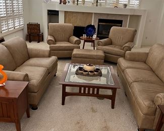 ETHAN ALLEN LEATHER FURNITURE.  SOFA, LOVESEAT, 2 OCCASIONAL CHAIRS, ONE OTTOMAN.  ALSO PICTURED:  ACCENT TABLES AND DECOR