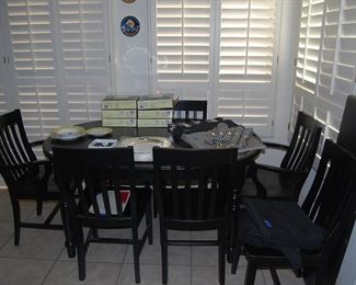 POTTERY BARN TABLE WITH 2 CAPTAIN'S CHAIRS, 5 SIDE CHAIRS, 2 LEAVES