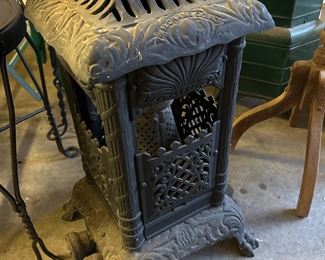 Antique 1910 W.M. Crane Co.N.Y Vulcan 336 cast iron gas parlor stove with original black finish. Stands 26" x 13" x 13" (+5" valve)