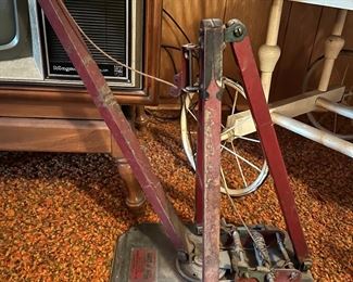 Kiddies Metal Toys collapsible derrick