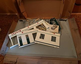 Buddy "L" Texaco station walls