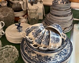 Royal Staffordshire "Tonquin" dinnerware