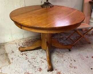 Round oak table