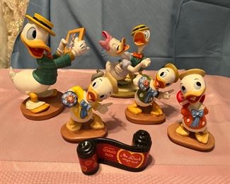 WDCC Donald Duck Steps Out with scroll