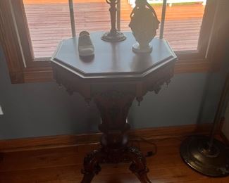 Trumpet Sewing table 