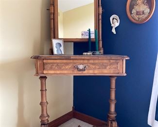 burled wood little dressing table victorianan