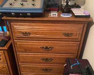 Bedroom Suite/Chest of Drawers