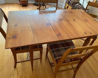 Vintage Knotty Pine Custom Home Made/Leaves Extend Dining Table with 4 Knotty Pine Chairs
