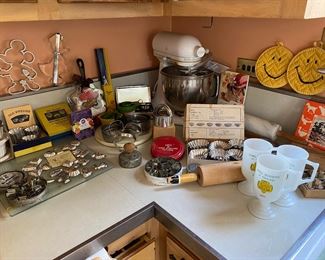 VINTAGE KITCHEN!! LETS BAKE!!!