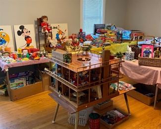 THE VINTAGE TOY ROOM!!! Mid Century ONE OF A KIND FRANK LLOYD WRIGHT STYLE DOLLHOUSE!!