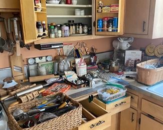 VINTAGE KITCHEN!! BAKING!!