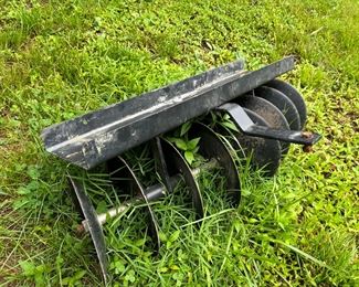 Tow-behind disc harrow