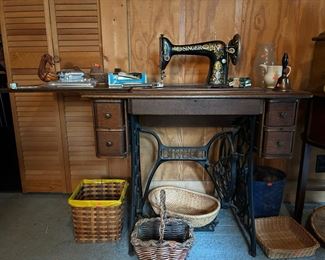 Antique Singer sewing machine in cabinet