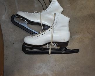 Riedel Ice Skating Shoes in Beautiful Condition size 7 1/2