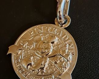 t) Disney accessories go with the total Disney Pin Collection of 1508 pins. 