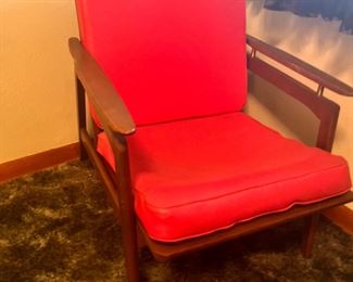 #Walnutoccasional#hotpink#retro#vintage 