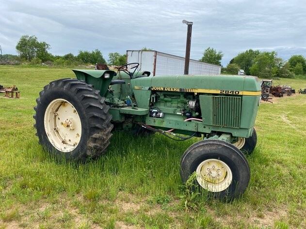  JOHN DEERE 2840 TRACTOR