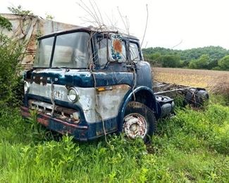 FORD 700 CABOVER TRUCK