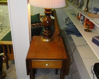 Drop leaf end table, with large wood lamp