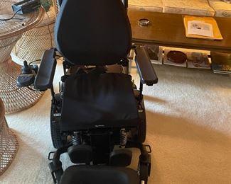 Velocity Powered Chair with charger    $ 2,5000