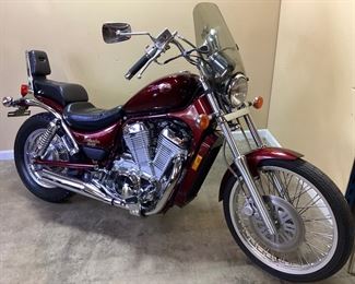 1995 SUZUKI INTRUDER 800, FULLY SERVICED IN APRIL 2023 SUZUKI OF WINSTON SALEM, LOW MILES 5860, WATER COOLED V TWIN MOTOR, TIRES 85%, BIKE IS LIKE NEW