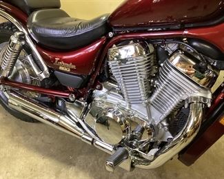 1995 SUZUKI INTRUDER 800, FULLY SERVICED IN APRIL 2023 SUZUKI OF WINSTON SALEM, LOW MILES 5860, WATER COOLED V TWIN MOTOR, TIRES 85%, BIKE IS LIKE NEW
