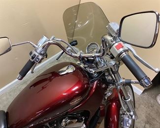 1995 SUZUKI INTRUDER 800, FULLY SERVICED IN APRIL 2023 SUZUKI OF WINSTON SALEM, LOW MILES 5860, WATER COOLED V TWIN MOTOR, TIRES 85%, BIKE IS LIKE NEW