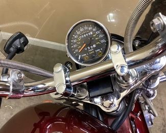 1995 SUZUKI INTRUDER 800, FULLY SERVICED IN APRIL 2023 SUZUKI OF WINSTON SALEM, LOW MILES 5860, WATER COOLED V TWIN MOTOR, TIRES 85%, BIKE IS LIKE NEW