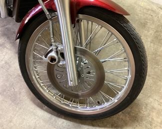 1995 SUZUKI INTRUDER 800, FULLY SERVICED IN APRIL 2023 SUZUKI OF WINSTON SALEM, LOW MILES 5860, WATER COOLED V TWIN MOTOR, TIRES 85%, BIKE IS LIKE NEW