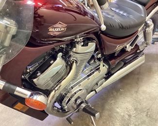 1995 SUZUKI INTRUDER 800, FULLY SERVICED IN APRIL 2023 SUZUKI OF WINSTON SALEM, LOW MILES 5860, WATER COOLED V TWIN MOTOR, TIRES 85%, BIKE IS LIKE NEW