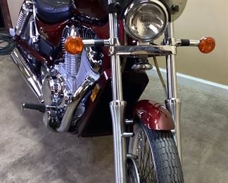 1995 SUZUKI INTRUDER 800, FULLY SERVICED IN APRIL 2023 SUZUKI OF WINSTON SALEM, LOW MILES 5860, WATER COOLED V TWIN MOTOR, TIRES 85%, BIKE IS LIKE NEW