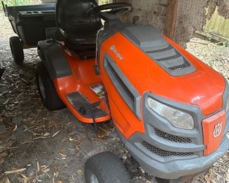 Riding lawnmower