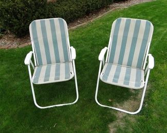 Pair of nice lawn chairs