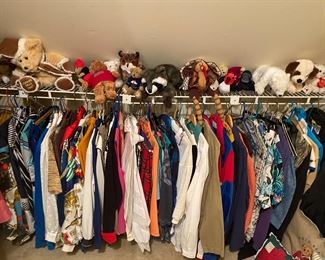 3 bedrooms Full Of Vintage Clothing 