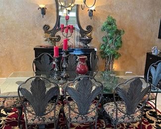 Dining ngvtable and large framed mirror