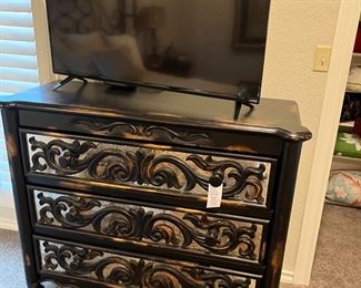 Large chest mirrored drawer fronts
