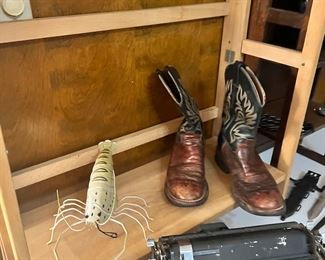 Metal crawfish and a nice pair of boots… nothing unusual here.