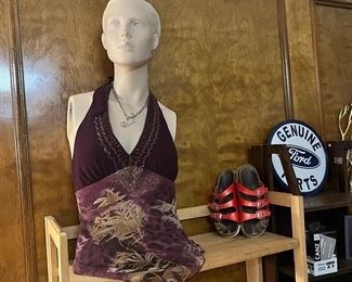 Cute top, queen necklace, plastic human with no arms… hmmm. 