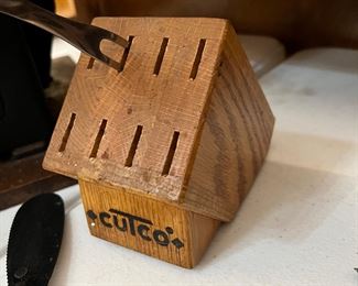 Old school Cutco block! Plus we have 4 Cutco blades/tools