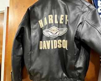 Lots of Harley items in this sale! More pics ahead.