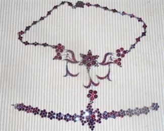 ANTIQUE NECKLACE